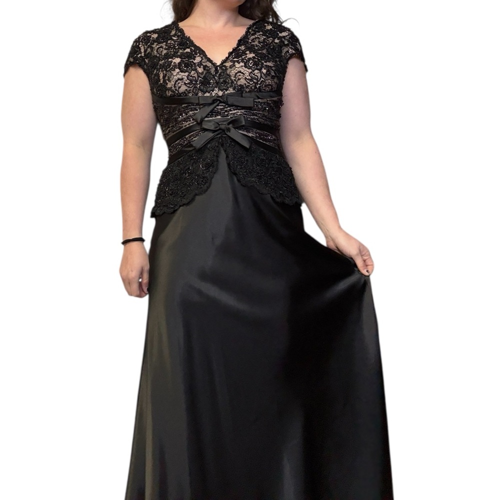 Jovani Elegant Black Lace Evening Gown Satin Dolce Jovani Size 8 Formal